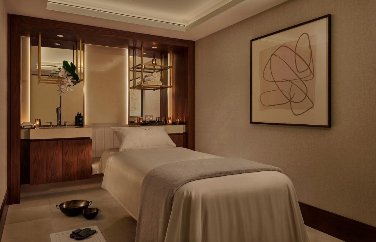 Jumeirah Carlton Tower London Bagian luar foto